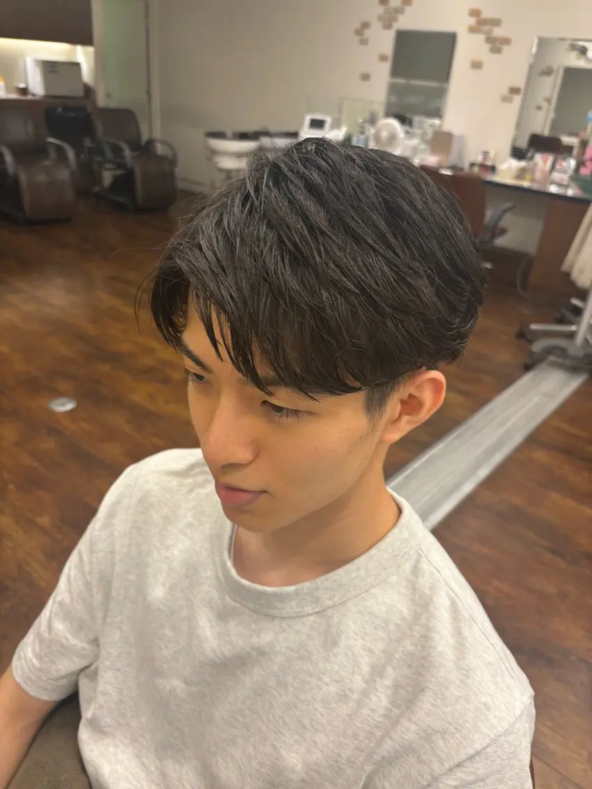 ショート メンズ センターパート ショートヘア 井上 悠人のヘアスタイル