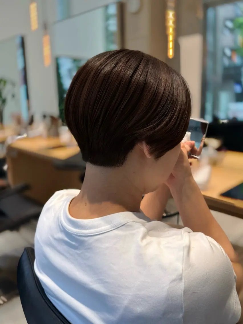 ショート ミオ💎ショート 透ける暗髪のヘアスタイル