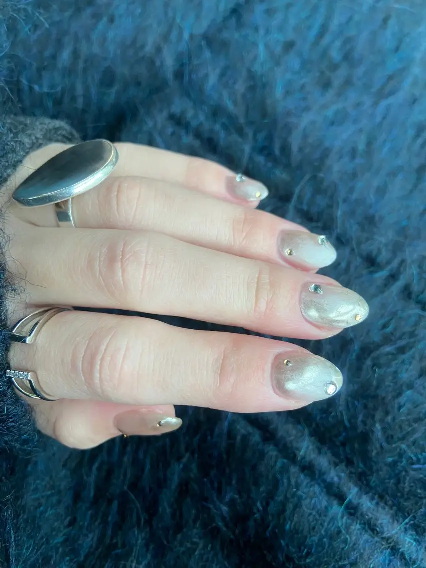 ネイル グラデーション ミラーネイル HINAKO💫 Ouja groupのネイルデザイン