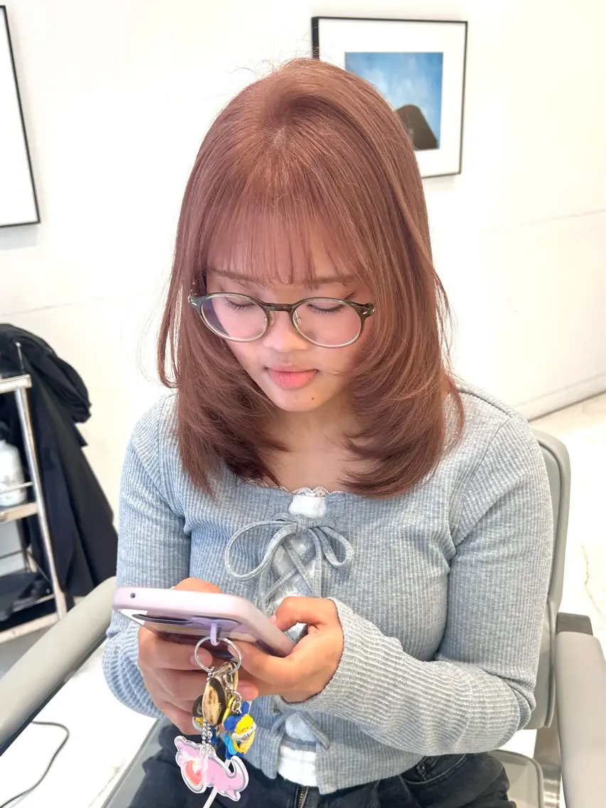 ミディアム カラー ベージュカラー ピンクカラー ピンクベージュ カット ヘアカラー 大長 広菜のヘアスタイル