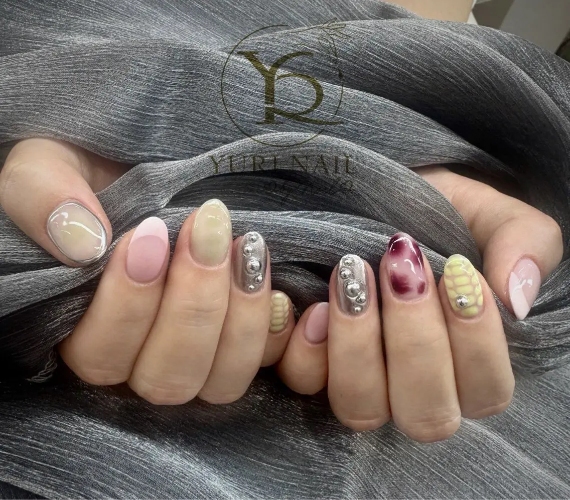 ネイル オーロラネイル ブルー チークネイル フレンチネイル ジェルネイル ハンドネイル フットネイル ハンドケア YURI Nail NARITAのネイルデザイン