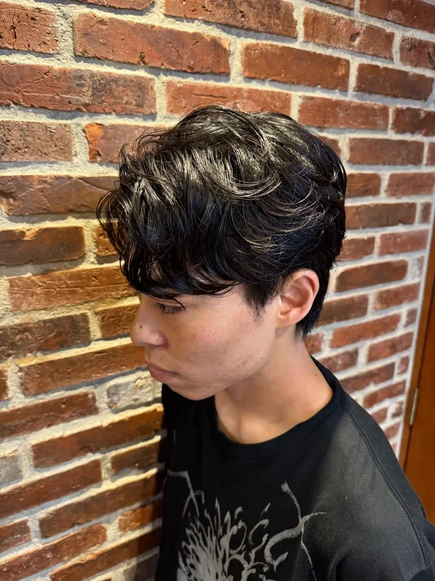 ヘアカット&ヘアセット　センターパート　ツーブロショート　ベリーショートの写真