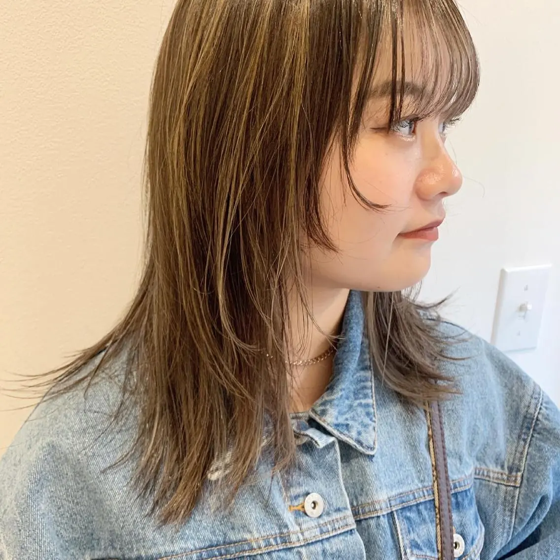 ミディアム カラー ベージュカラー ブリーチ ケアブリーチ ダブルカラー グレージュ カット MARU パーマ/レイヤーのヘアスタイル