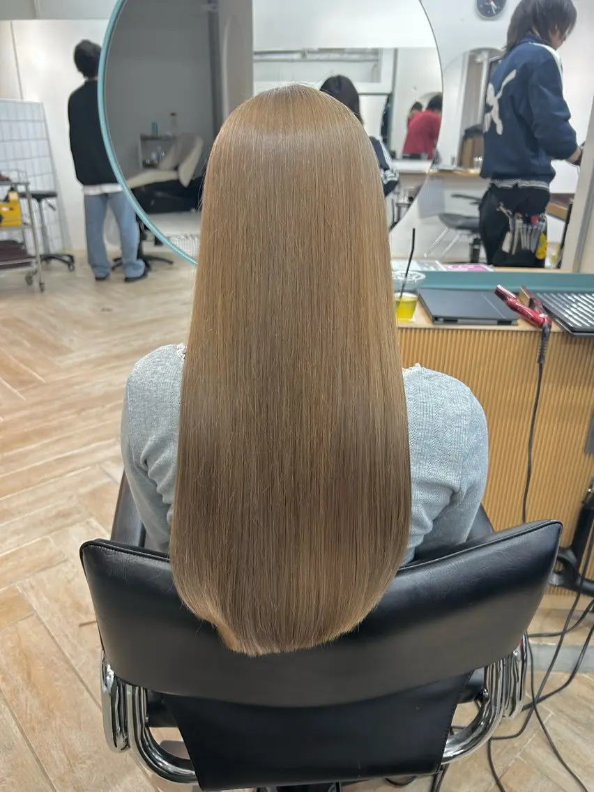 ロング カラー カット ヘアカラー トリートメント ベージュ/ダブルカラ ー/新潟駅/青柳萌果のヘアスタイル