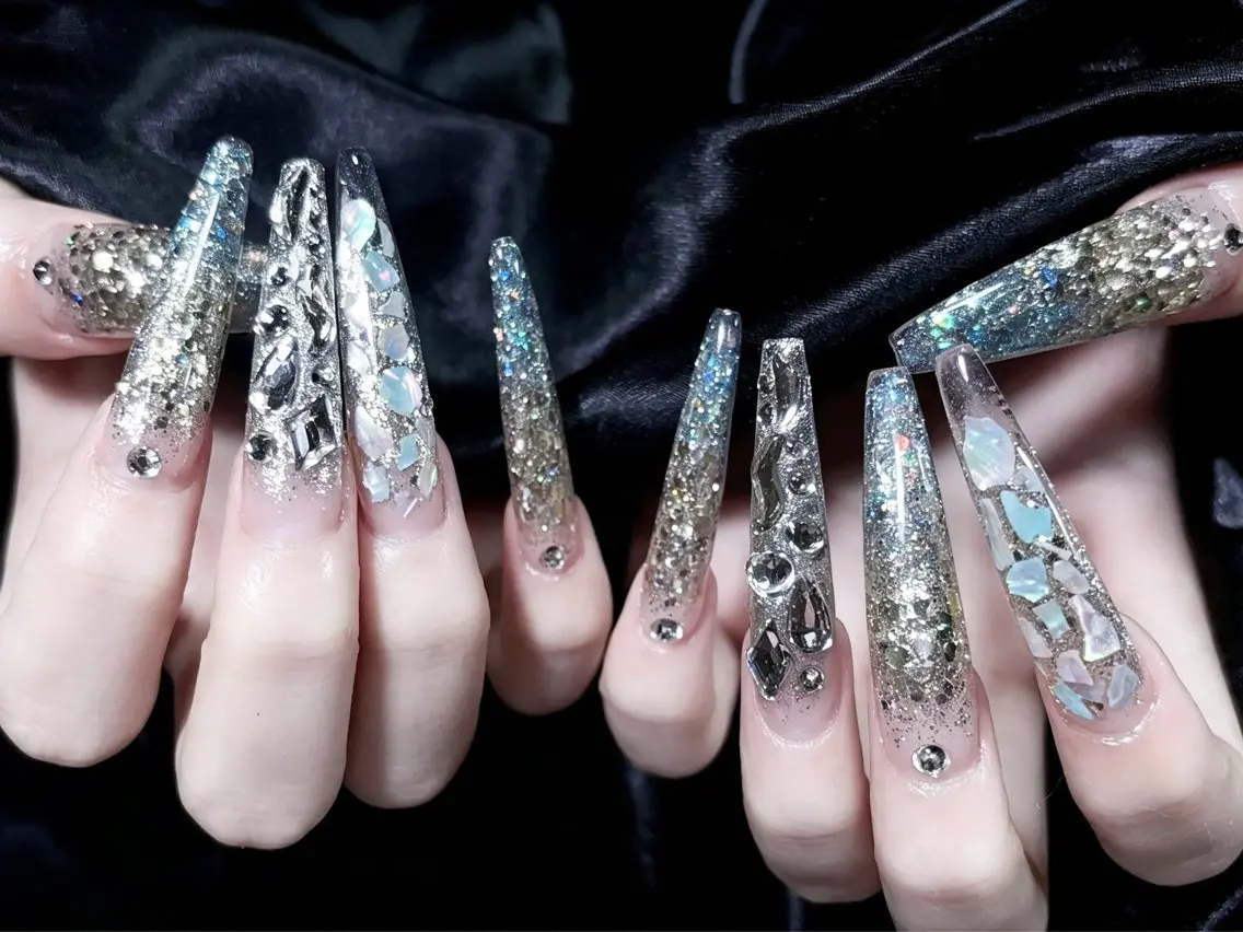ネイル アートネイル オーロラネイル クリアネイル 長さ出し フラッシュネイル ハンドネイル Plouta Nailsalonのネイルデザイン