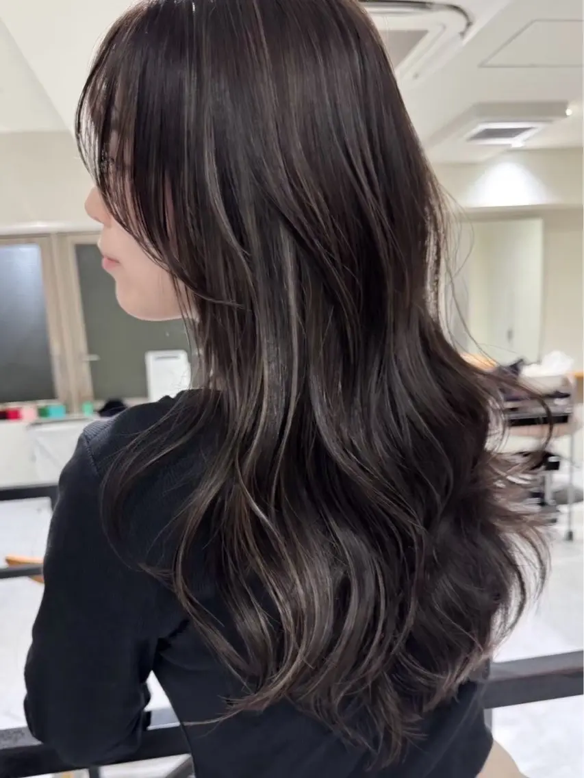 ロング カラー ハイライトカラー ハイライト 新實 ゆりあのヘアスタイル