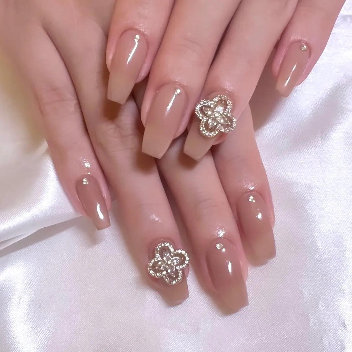 ネイル キラキラネイル 韓国ネイル ワンカラーネイル シンプルネイル ワンホンネイル ハンドネイル R nailのネイルデザイン