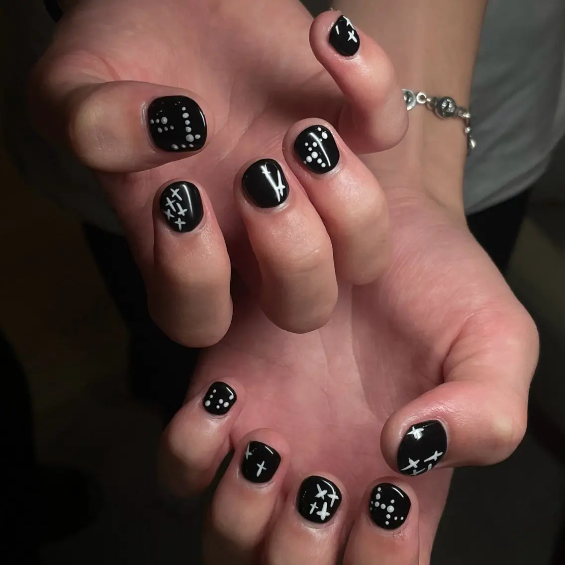 ネイル アートネイル メンズネイル シンプルネイル ホワイト ハンドネイル 🦋hana / nail / AOのネイルデザイン
