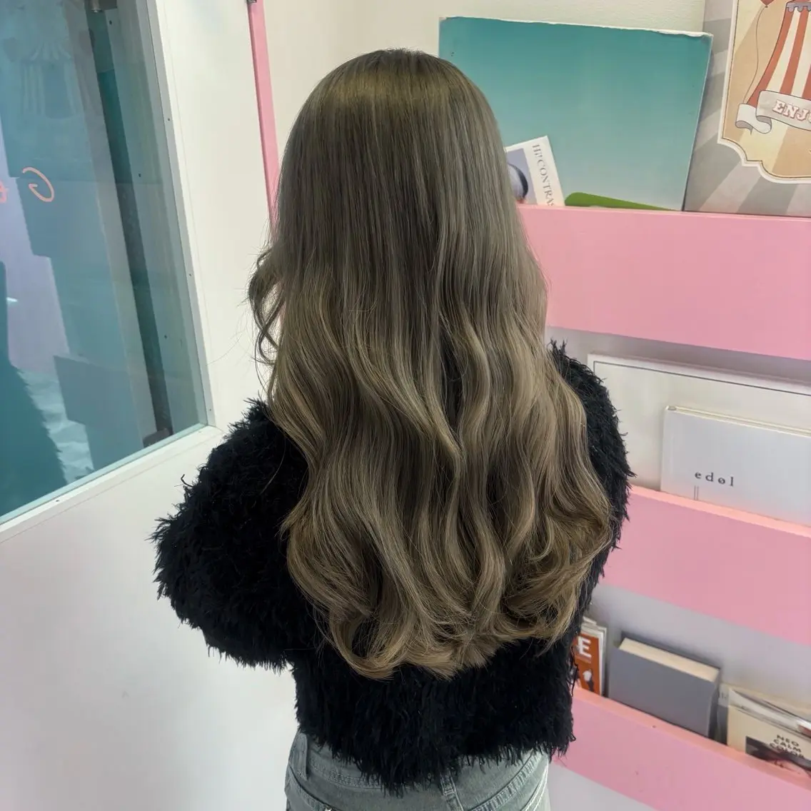 ロング カラー メイ ☪️のヘアスタイル