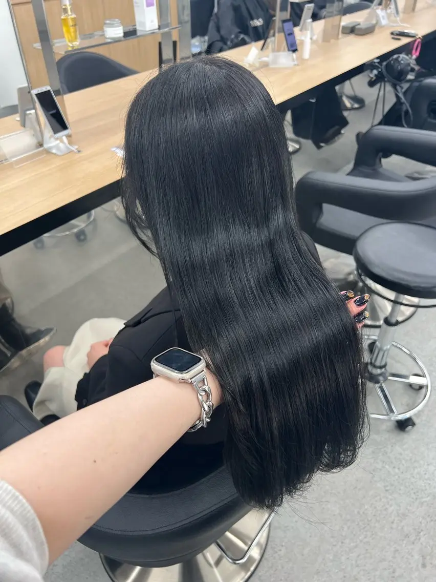 ロング カラー 暗髪🩶ラベンダー/ ブルー/ユウナ🤍のヘアスタイル