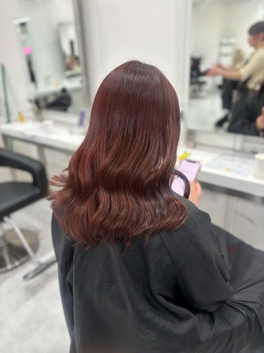 セミロング ヘアカラー トリートメント ヘアセット 赤髪/ワインレッド/ 韓国系 まなかのヘアスタイル