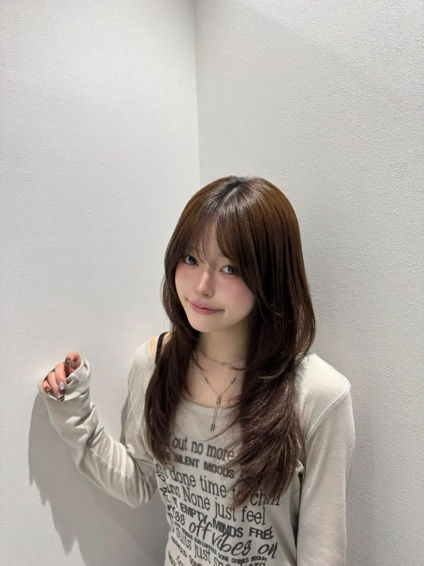 ロング 顔まわりレイヤー 顔周りカット 韓国風ヘア レイヤーカット 透明感カラー♠️ TAKUMIのヘアスタイル