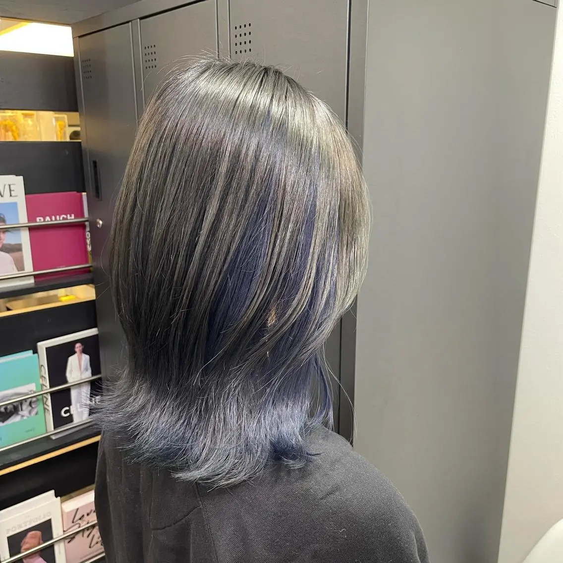 ミディアム カラー ブリーチ ネイビーカラー ヘアカラー tokute 中野真咲🐺のヘアスタイル