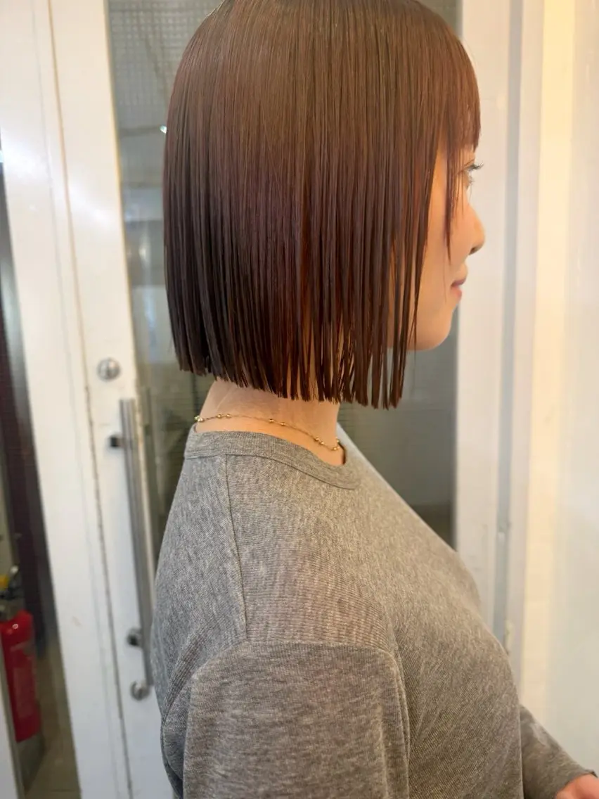 ミディアム 切りっぱなしボブ ボブ カット 縮毛矯正 須藤 優真 切りっぱなしボブのヘアスタイル