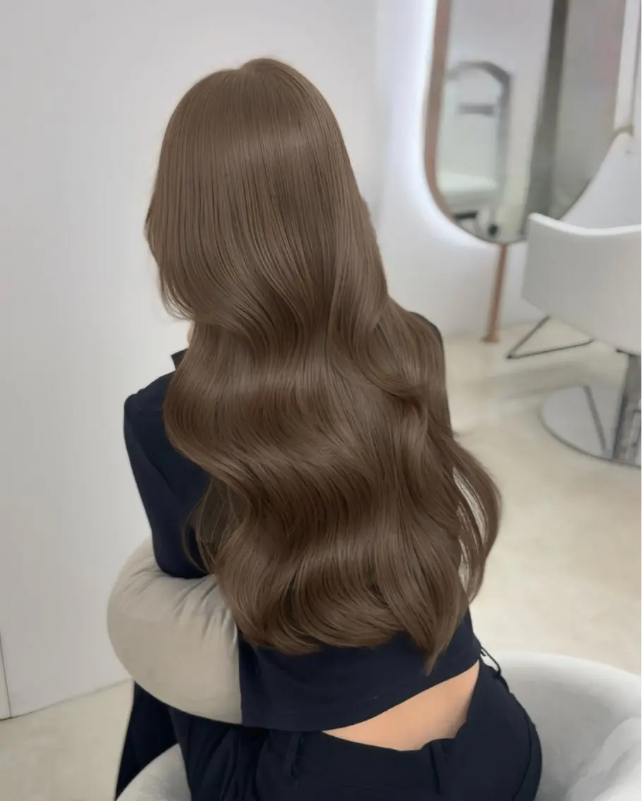 ロング カラー miyuu/ベージュ ブリーチなしWカラーのヘアスタイル