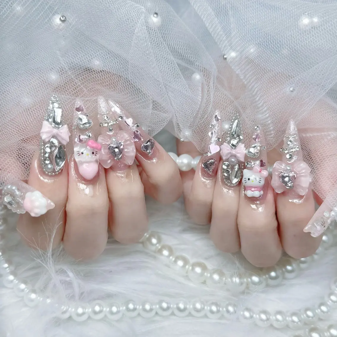 ネイル アートネイル フレンチネイル ジェルネイル ハート キラキラネイル ハンドネイル ハンドケア 🌸Hana 🌸のネイルデザイン