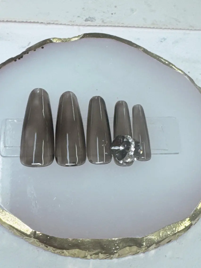 ネイル フレンチネイル ジェルネイル ガラスフレンチ キラキラネイル ワンカラーネイル ハンドネイル Queeens nailのネイルデザイン