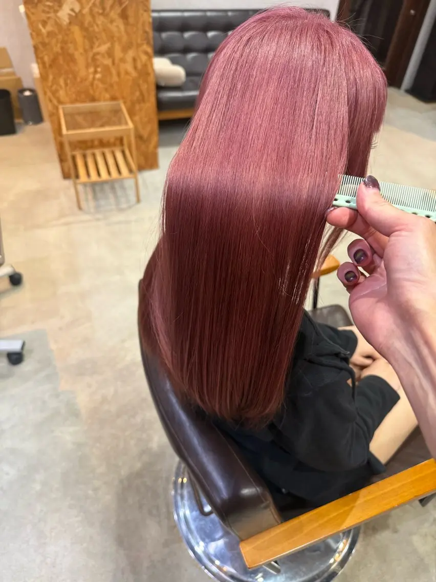 ロング バレイヤージュ ブリーチ特化のヘアスタイル