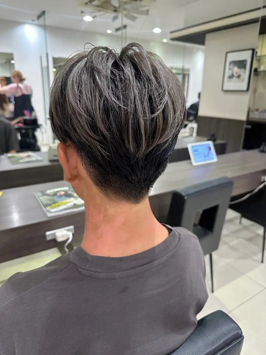 メンズ メンズハイライト カット ヘアカラー 本日空きあり🩷 艶々カラー🩷のヘアスタイル
