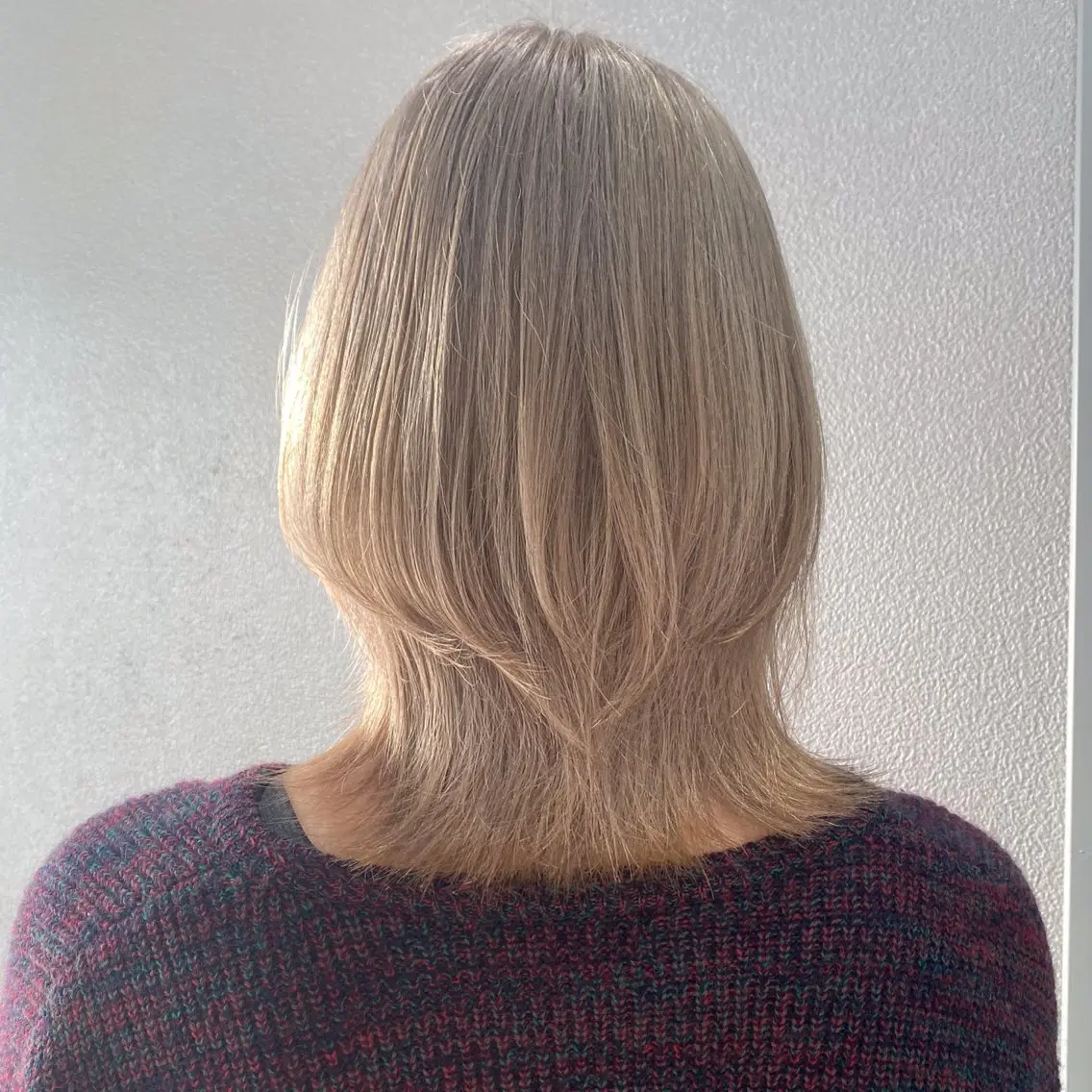 ミディアム カラー ベージュカラー ホワイトベージュ ウルフカット カット ヘアカラー トリートメント 透明感カラー/パーマ 🌀アオノのヘアスタイル