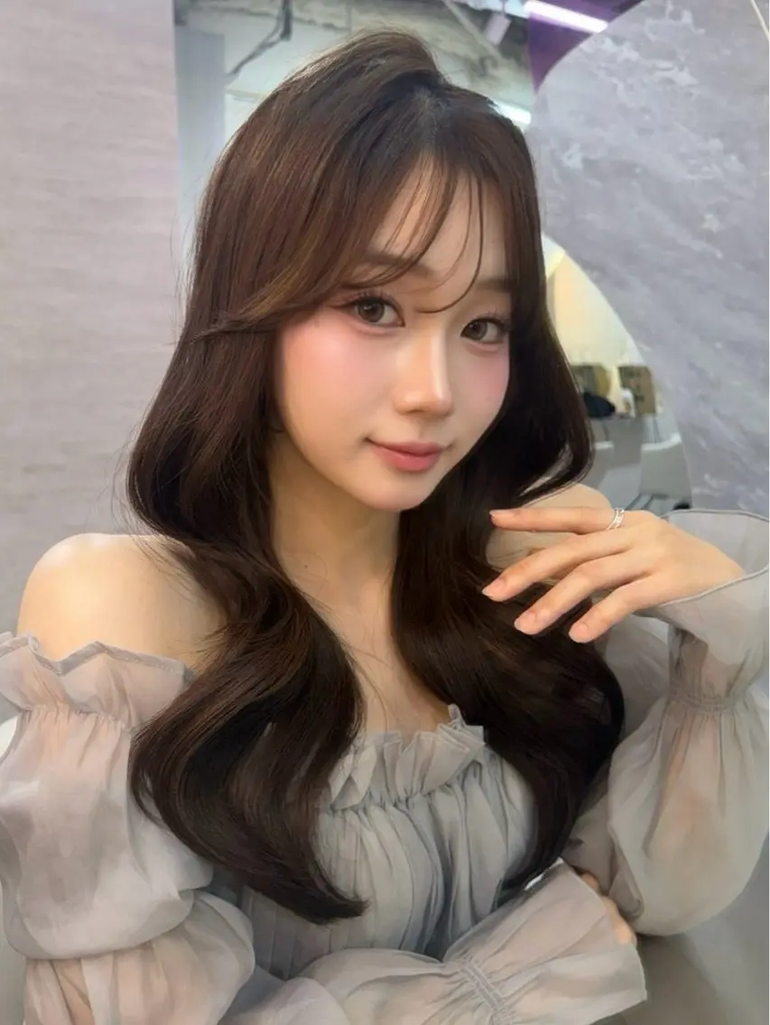 ロング カラー ヘアアレンジ ヘアカラー トリートメント 韓国風カラーカット 🤍店長　鳥越のヘアスタイル