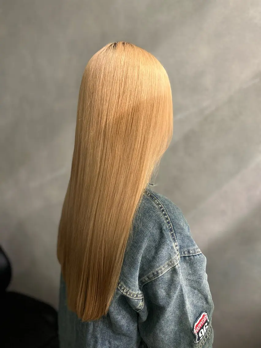 ロング ヘアカラー Lolonois 森ノ宮【 yui 】のヘアスタイル