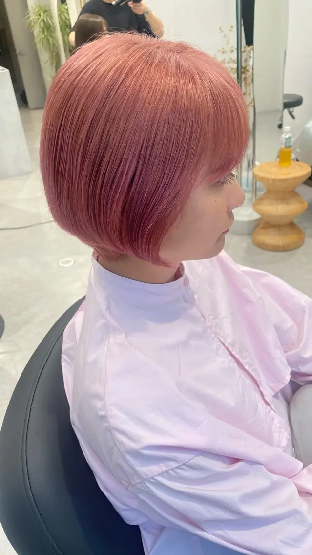 ショート カラー 髪質改善ストレート 🌈似合わせカットのヘアスタイル
