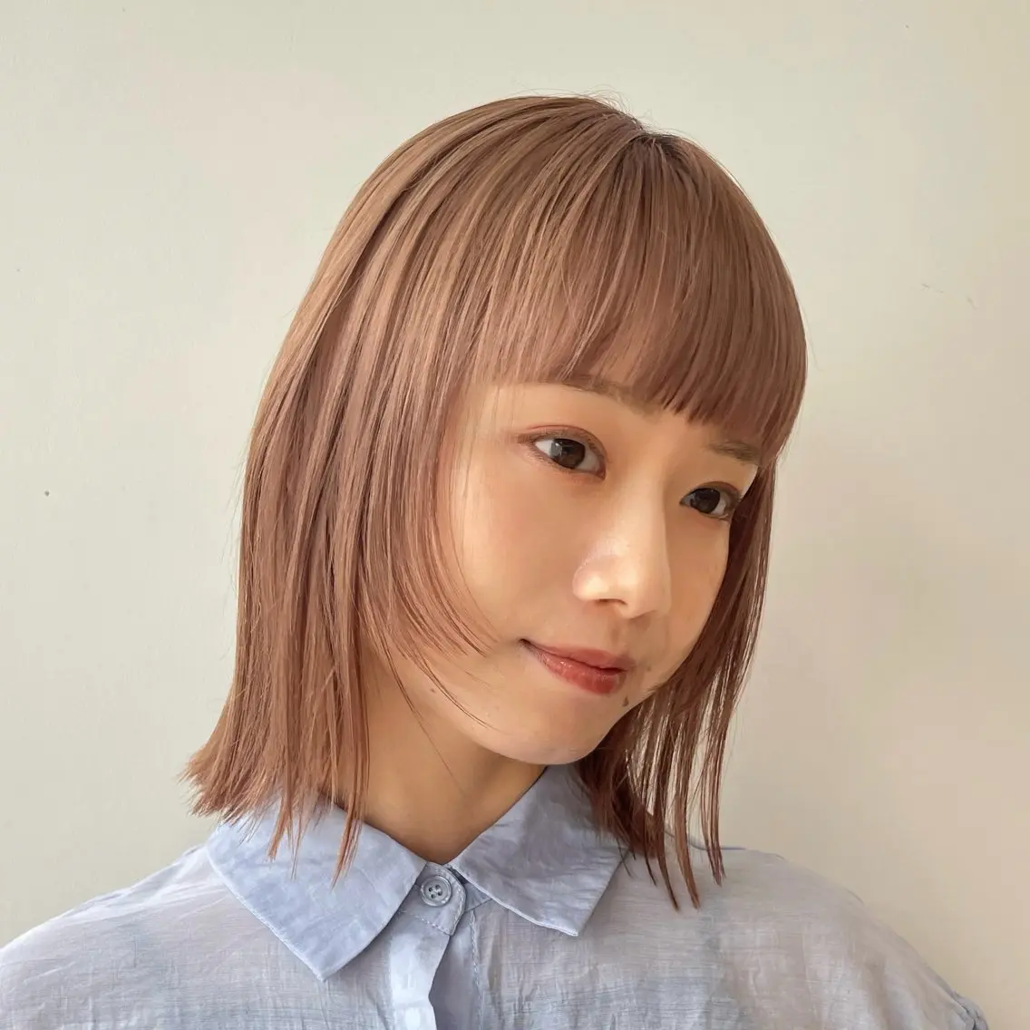 ショート カラー 顔まわり🥨レイヤー /透明感/水口舞奈のヘアスタイル