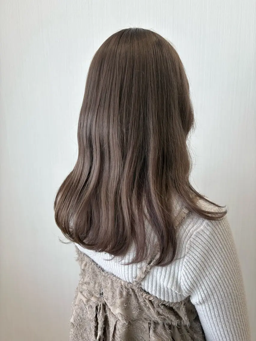 ロング カラー グレージュ タナサワ ナツミのヘアスタイル