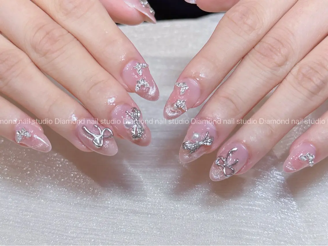 ネイル アートネイル オーロラネイル フラッシュネイル ガーリー キラキラネイル ハンドネイル Una NAILMANAMIのネイルデザイン