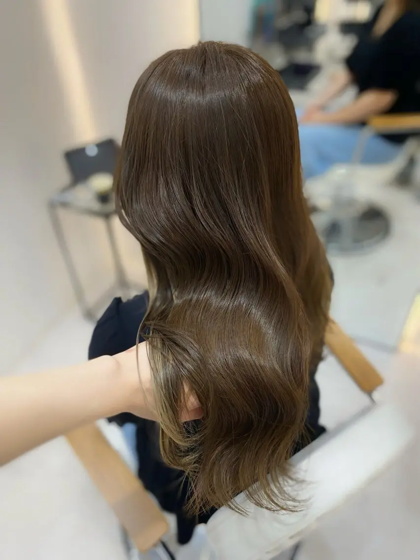 ロング カラー グレージュ インナーカラー オリーブグレージュ オリーブグレー 艶髪・透明感カラー・ 韓国ヘア・Yuriのヘアスタイル
