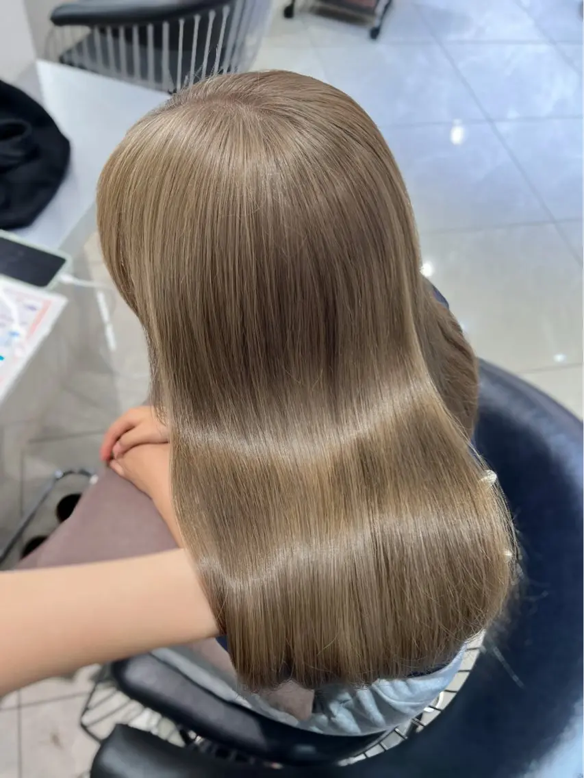 ロング カラー グレージュ ミルクティーグレージュ カット ヘアカラー トリートメント 韓国レイヤー×モテ髪 /MITSUKI🤍のヘアスタイル