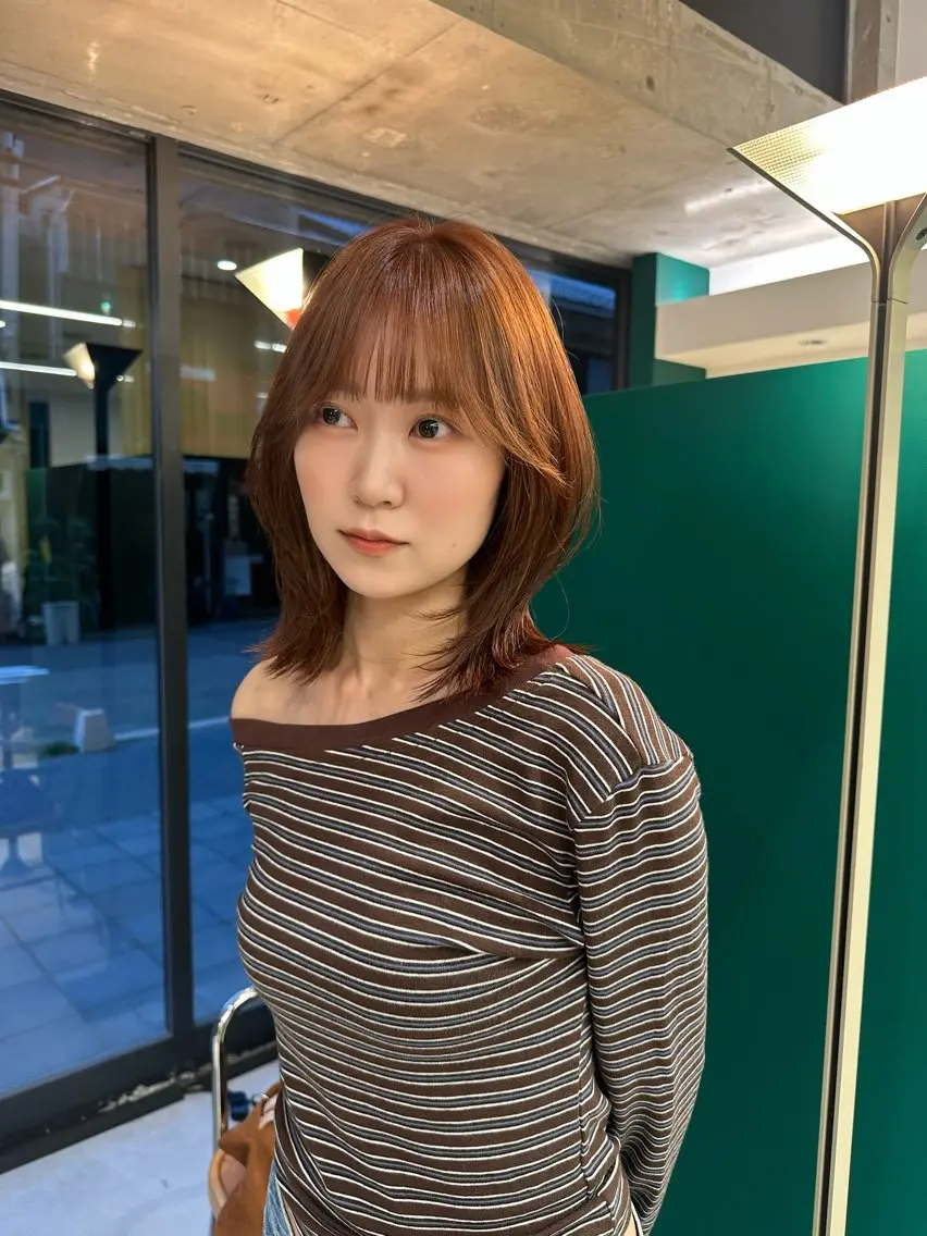 ミディアム カラー ミディアムレイヤー ベージュカラー オレンジ オレンジベージュ レイヤーカット カット ヘアカラー トリートメント ハイトーン/透け感 カラー🎀真香のヘアスタイル