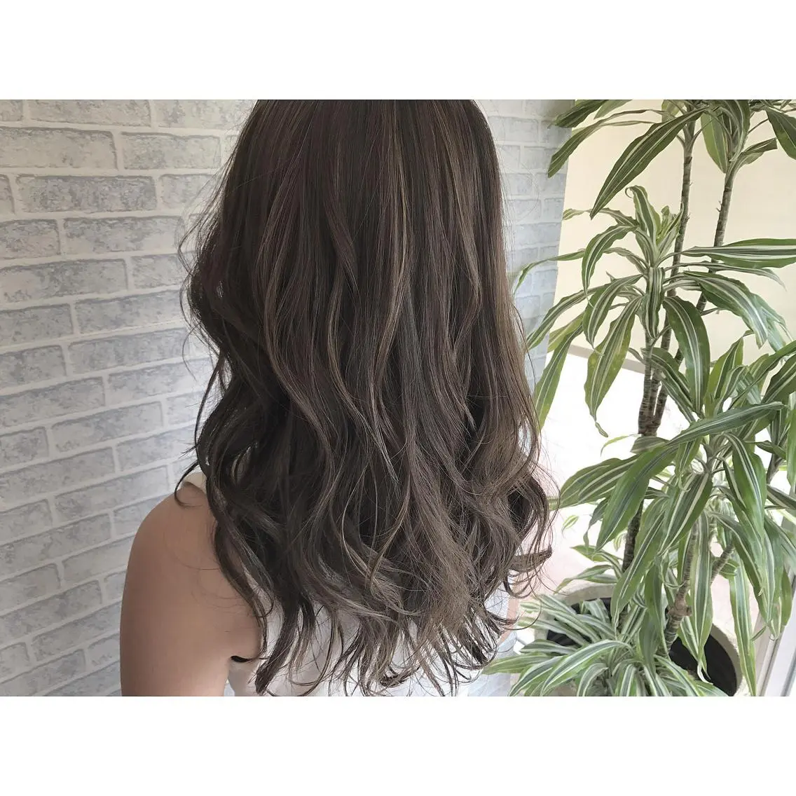 セミロング カラー アディクシーカラー ハイライトカラー ハイライト 荒木 拓也のヘアスタイル