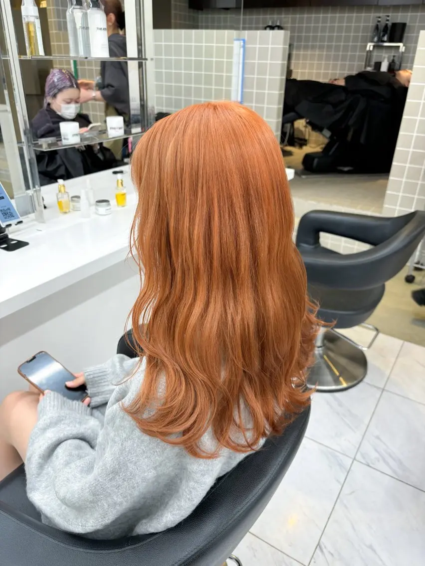 セミロング カラー 抜け感レイヤー︴ ニュアンスカラーのヘアスタイル