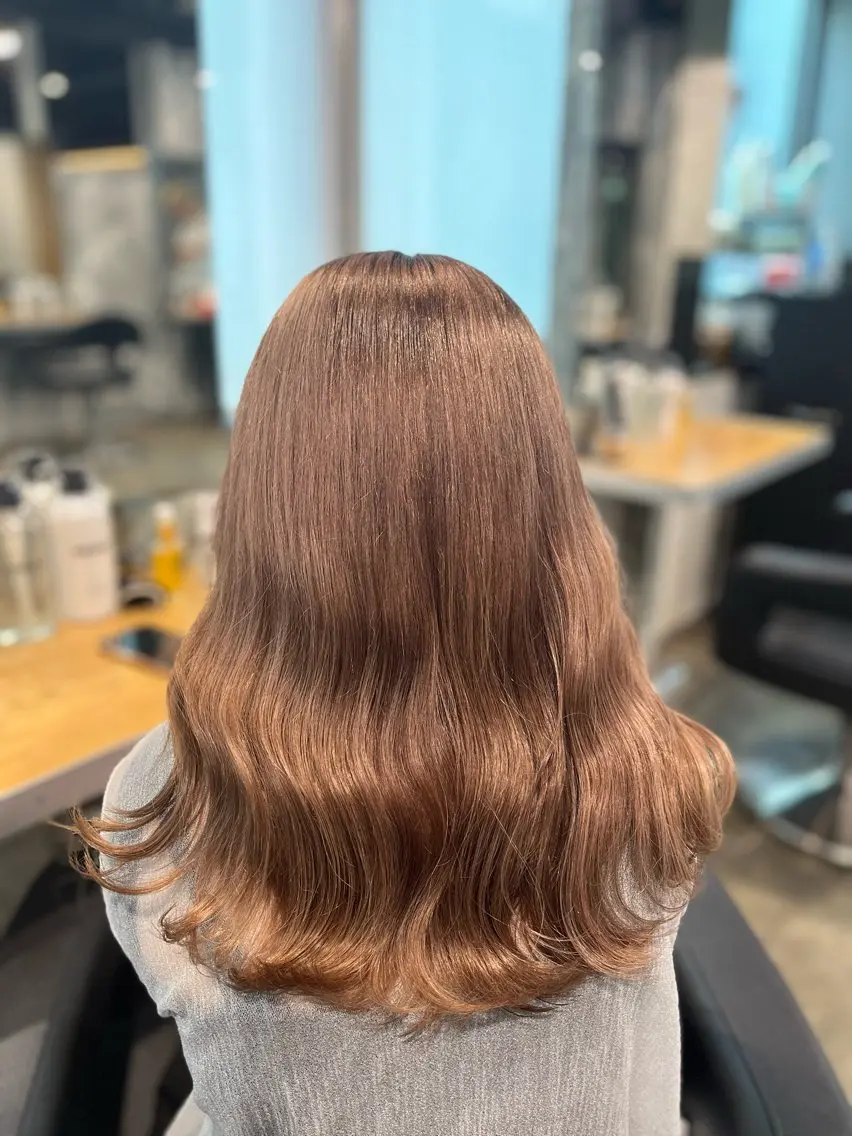 ロング カラー ヘアカラー ハイトーンカラー 🦄レイヤーカットのヘアスタイル