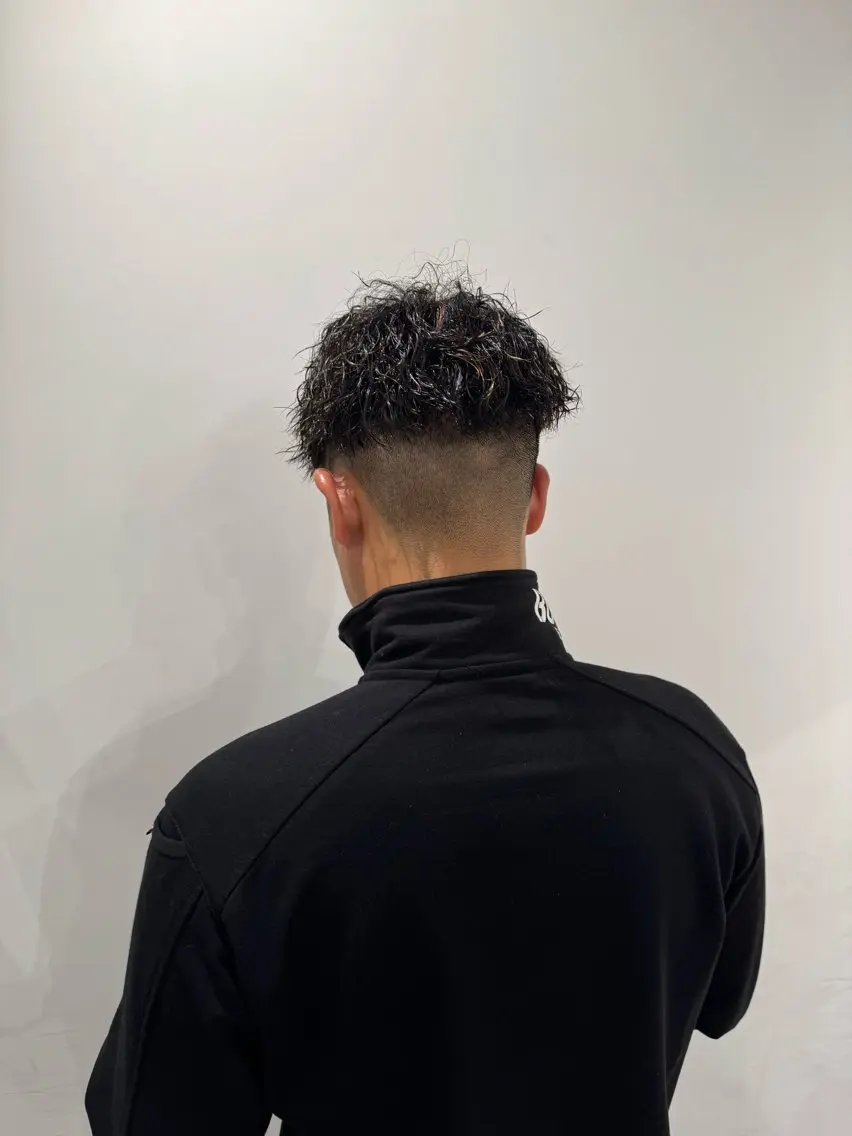 パーマ メンズ メンズパーマ メンズツイストパーマ 刈り上げ スパイラルパーマ ツイストパーマ qin（クイン） タマキのヘアスタイル