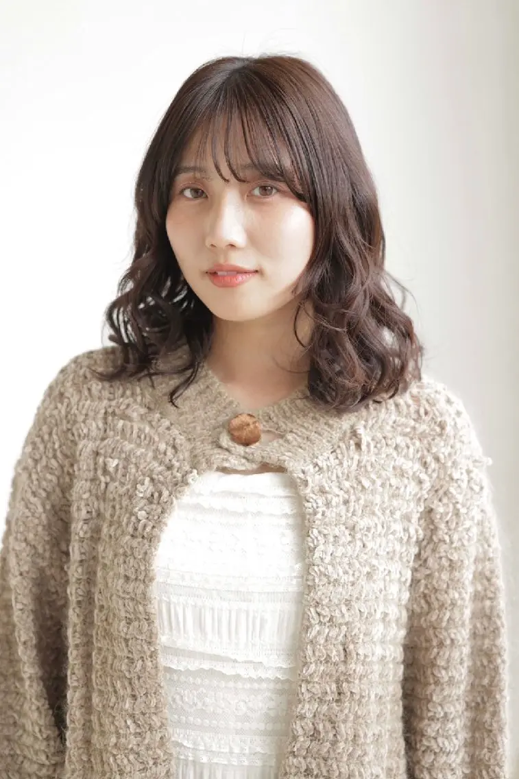 セミロング 束感まつぱ🫧 なつき🫧のヘアスタイル