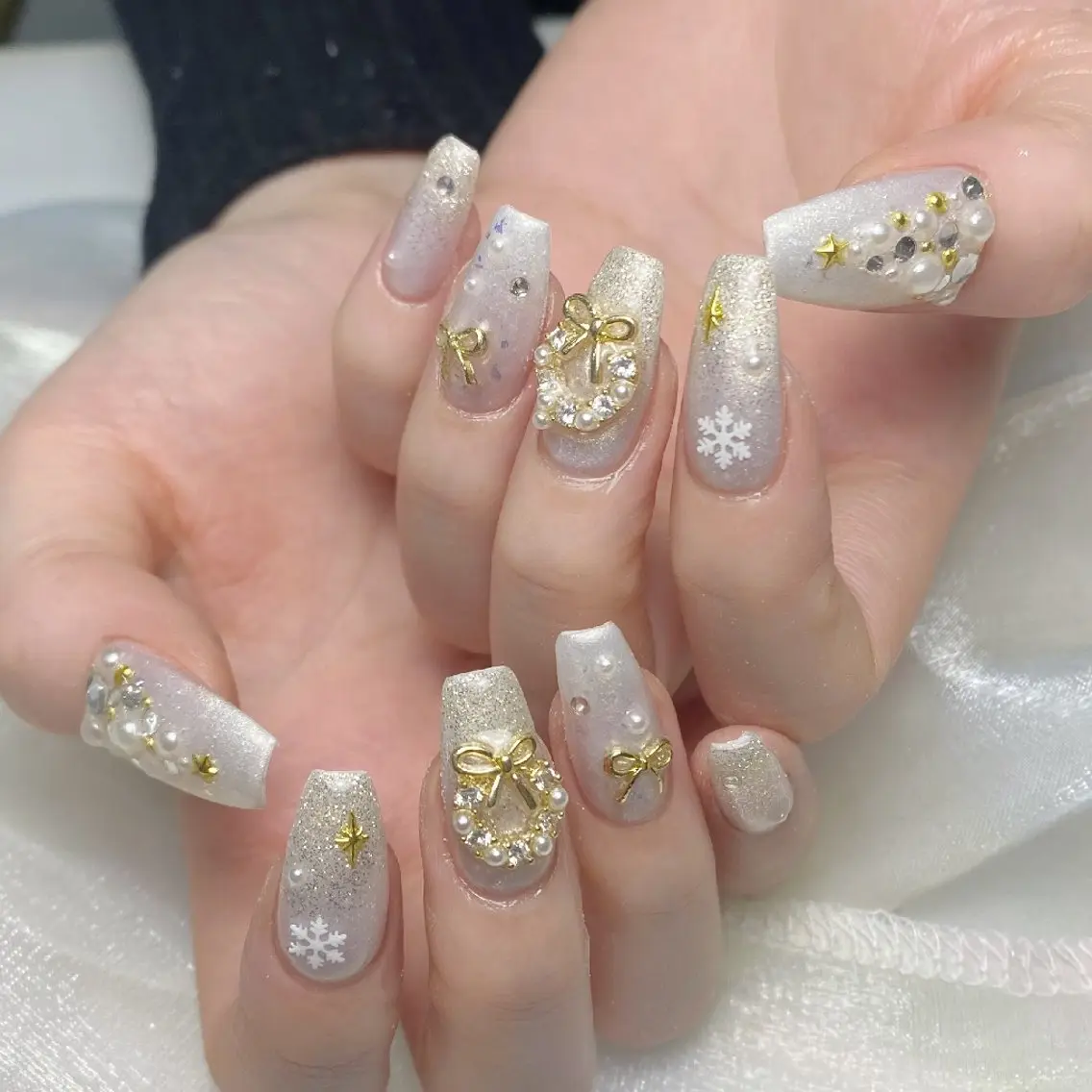 ネイル チークネイル フレンチネイル ジェルネイル ガーリー キラキラネイル ハンドネイル UM Nail Salonのネイルデザイン