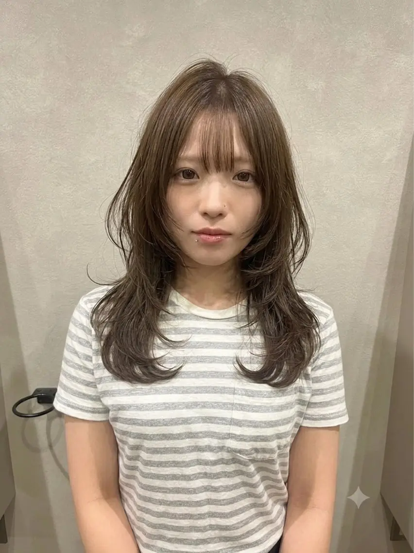 セミロング 西林 玲那のヘアスタイル