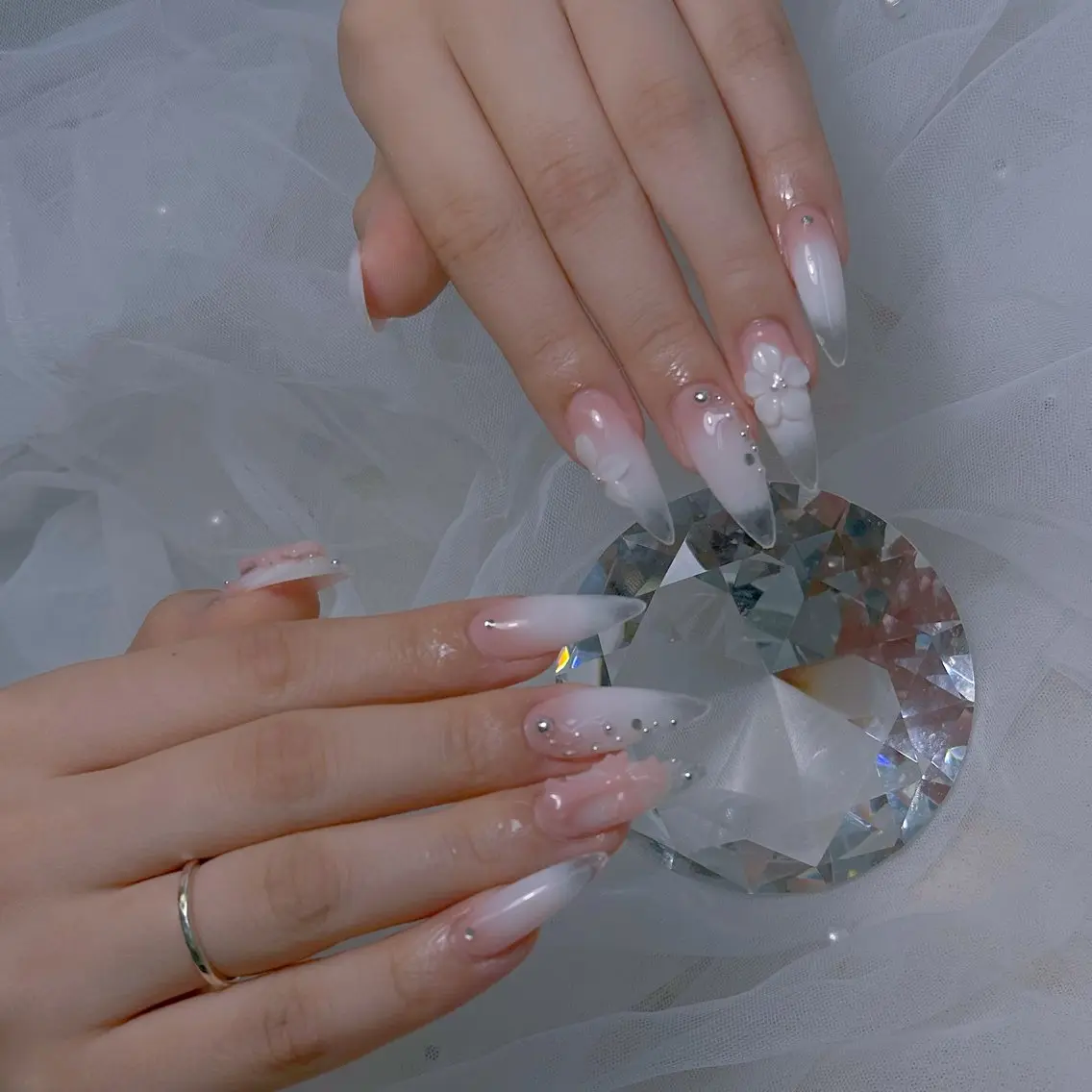 ネイル アートネイル ジェルネイル 韓国ネイル ニュアンスネイル ハンドネイル Luna Nail.Novaのネイルデザイン