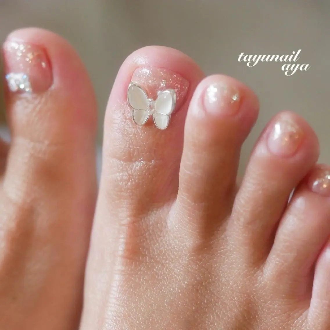 ネイル ブルー フットネイル ジェルネイル グラデーション キラキラネイル ネイルサロン 【たゆnail】のネイルデザイン