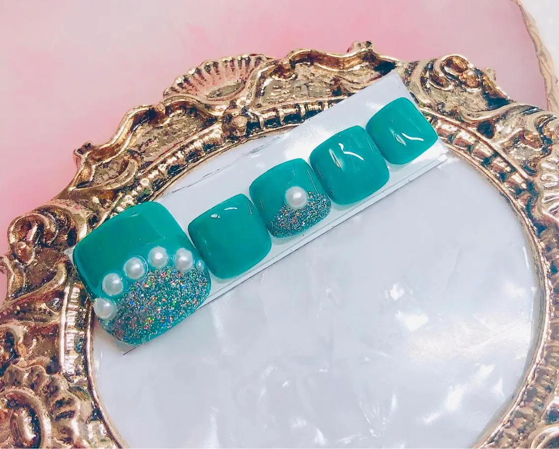 ネイル フットネイル フットネイル CROWN プライベートサロンのネイルデザイン