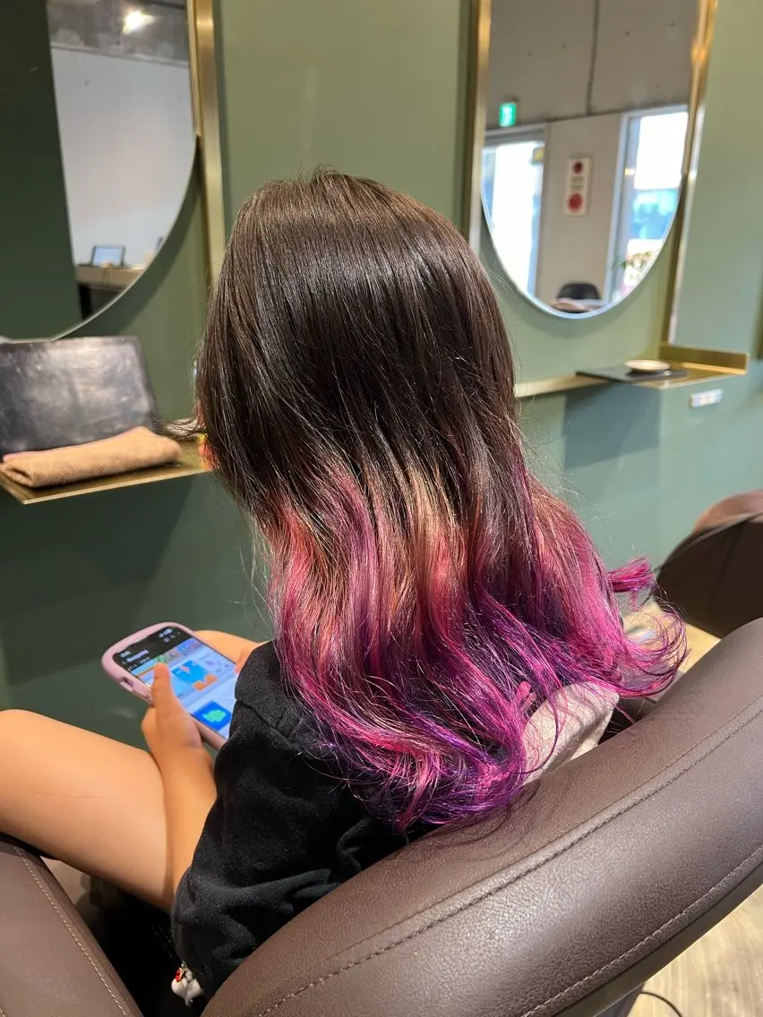 セミロング カラー ヘアアレンジ キッズ グラデーションカラー ピンクカラー パープルカラー カラースペシャリスト しょう🧑🏼🎨のヘアスタイル