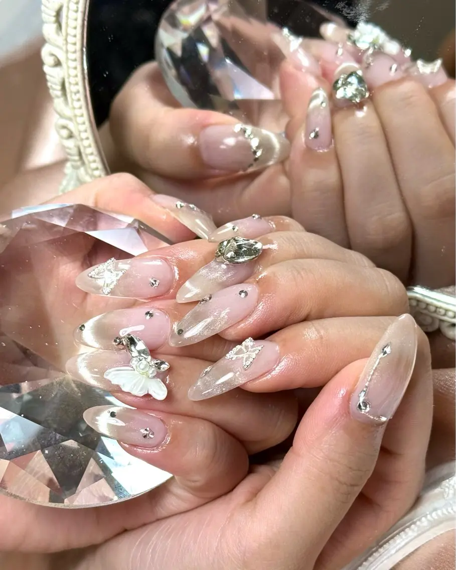 ネイル ハンドネイル ルシイ🎀新宿長さ 出しパーツ専門店のネイルデザイン