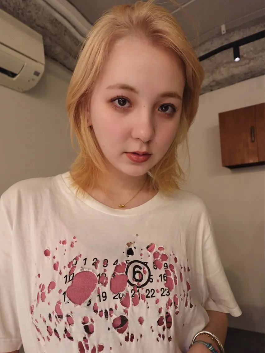 ミディアム カラー ブロンド カット ヘアカラー Iwai sのヘアスタイル