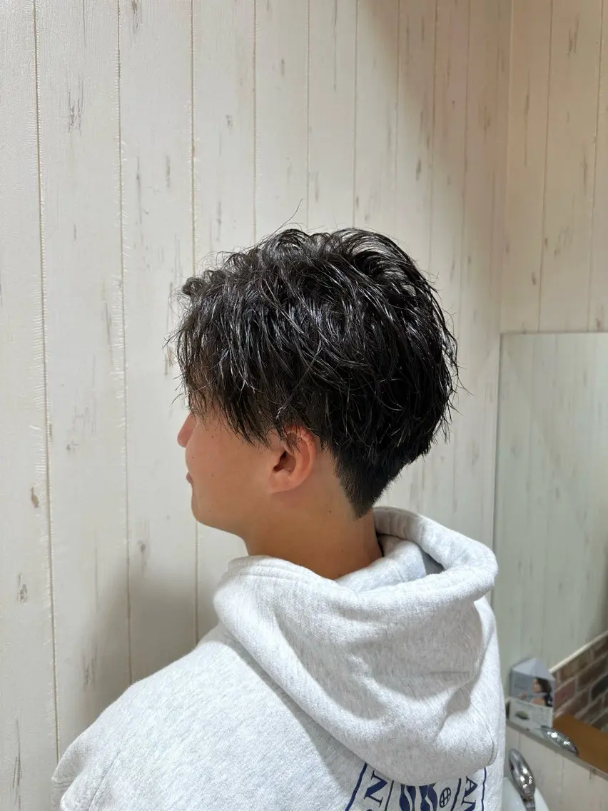 ショート パーマ メンズ ダウンパーマ フェードカット メンズ韓国風 マッシュ メンズパーマ パーマ 中嶋 紘夢のヘアスタイル