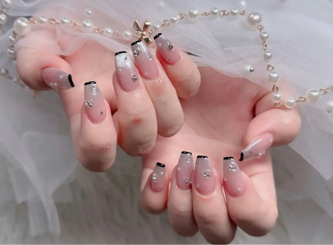 ネイル フレンチネイル ジェルネイル ガラスフレンチ ハロウィン ハート ハンドネイル H.baby Nail Salonのネイルデザイン