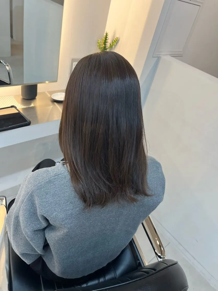 ミディアム カラー 藤川 千歳のヘアスタイル