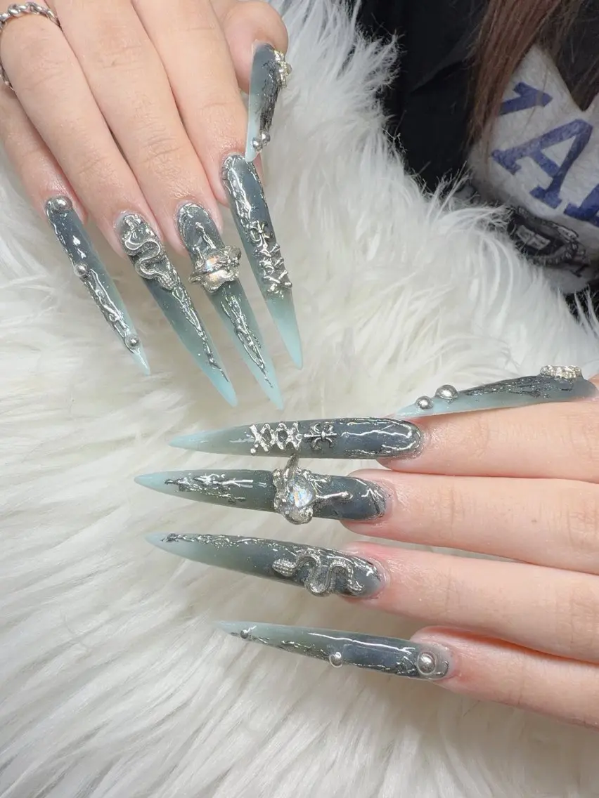 ネイル Lee Nailsのネイルデザイン